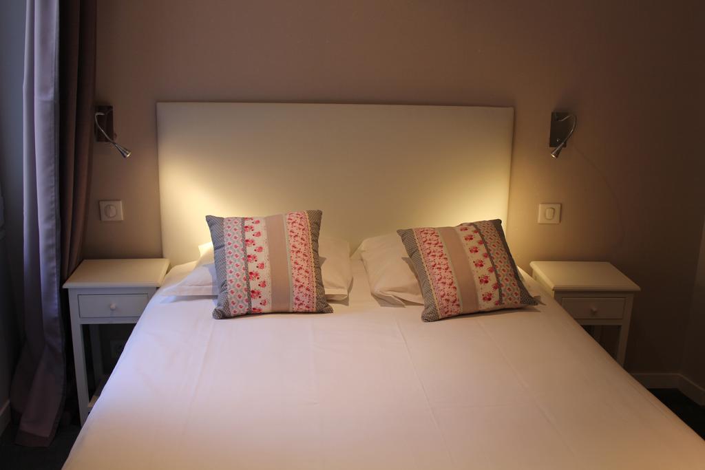 ROOM, SINGLE