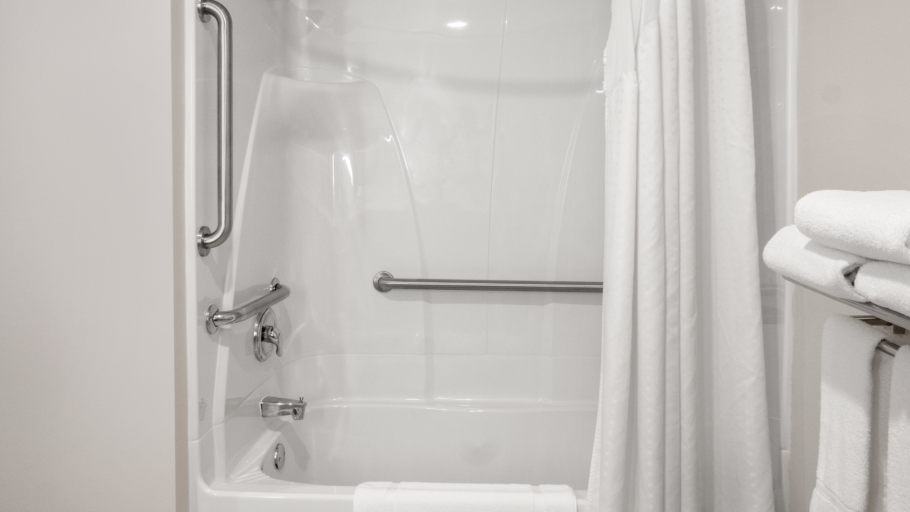 Room, 2 Beds, Accessible, Holiday Inn Express Hotel & Suites Newton Sparta 8/8