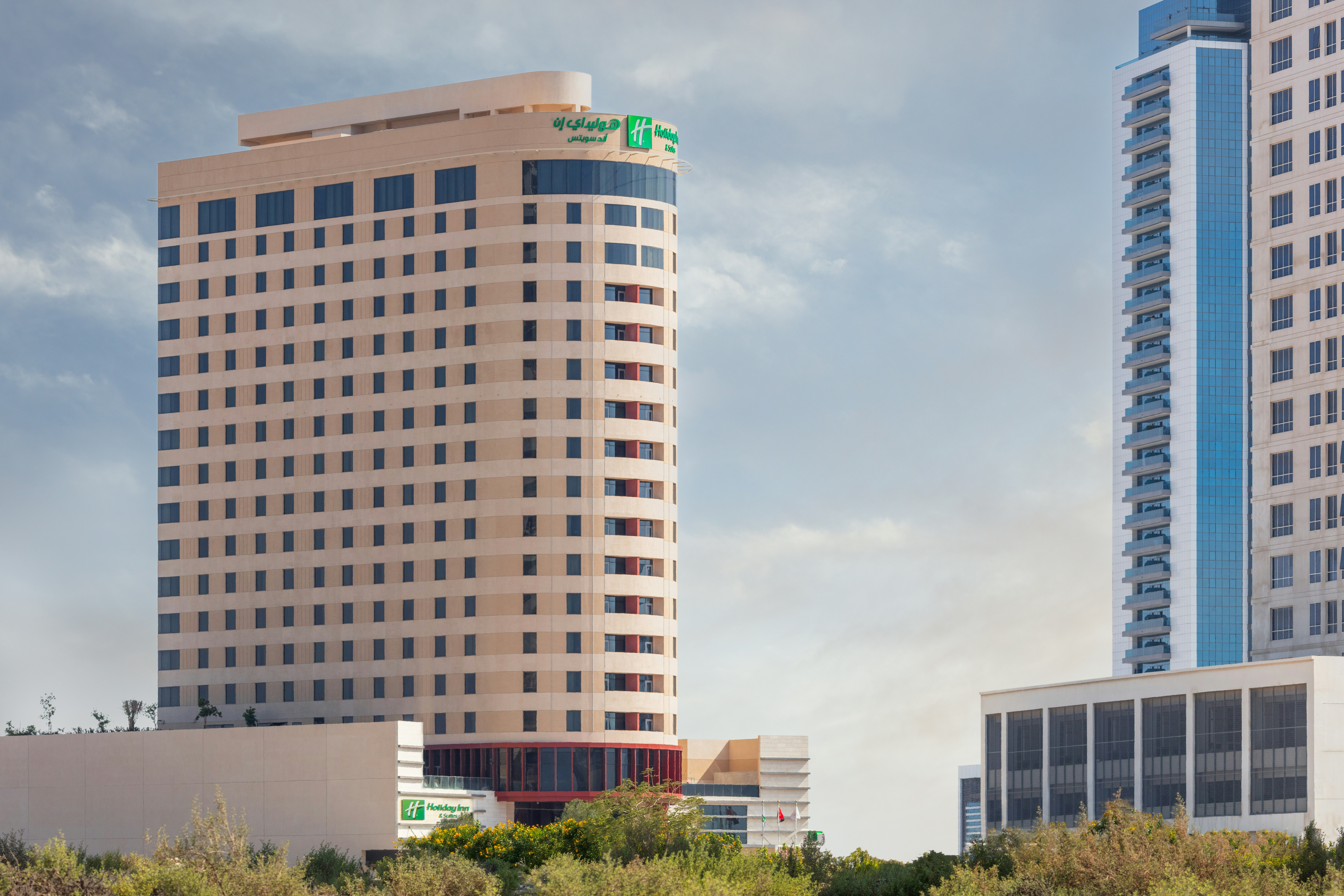 Holiday Inn & Suites Dubai Science Park 2/50