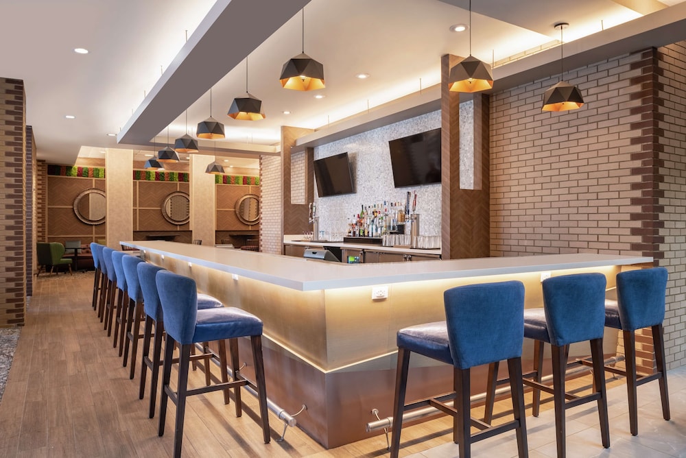 Embassy Suites by Hilton Cleveland Rockside 28/33