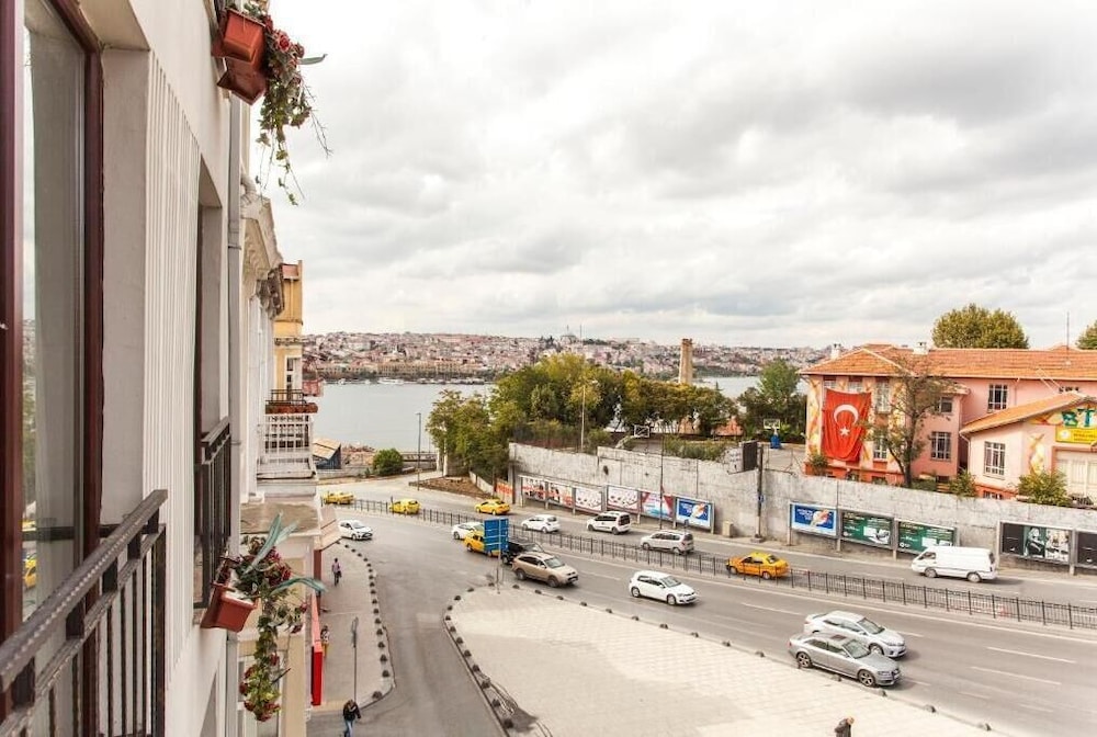 Pera Life Hotel 43/51
