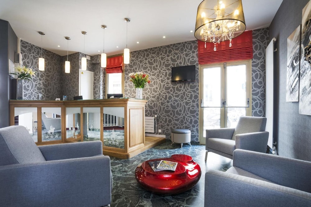 HOTEL CHARLEMAGNE 44/53