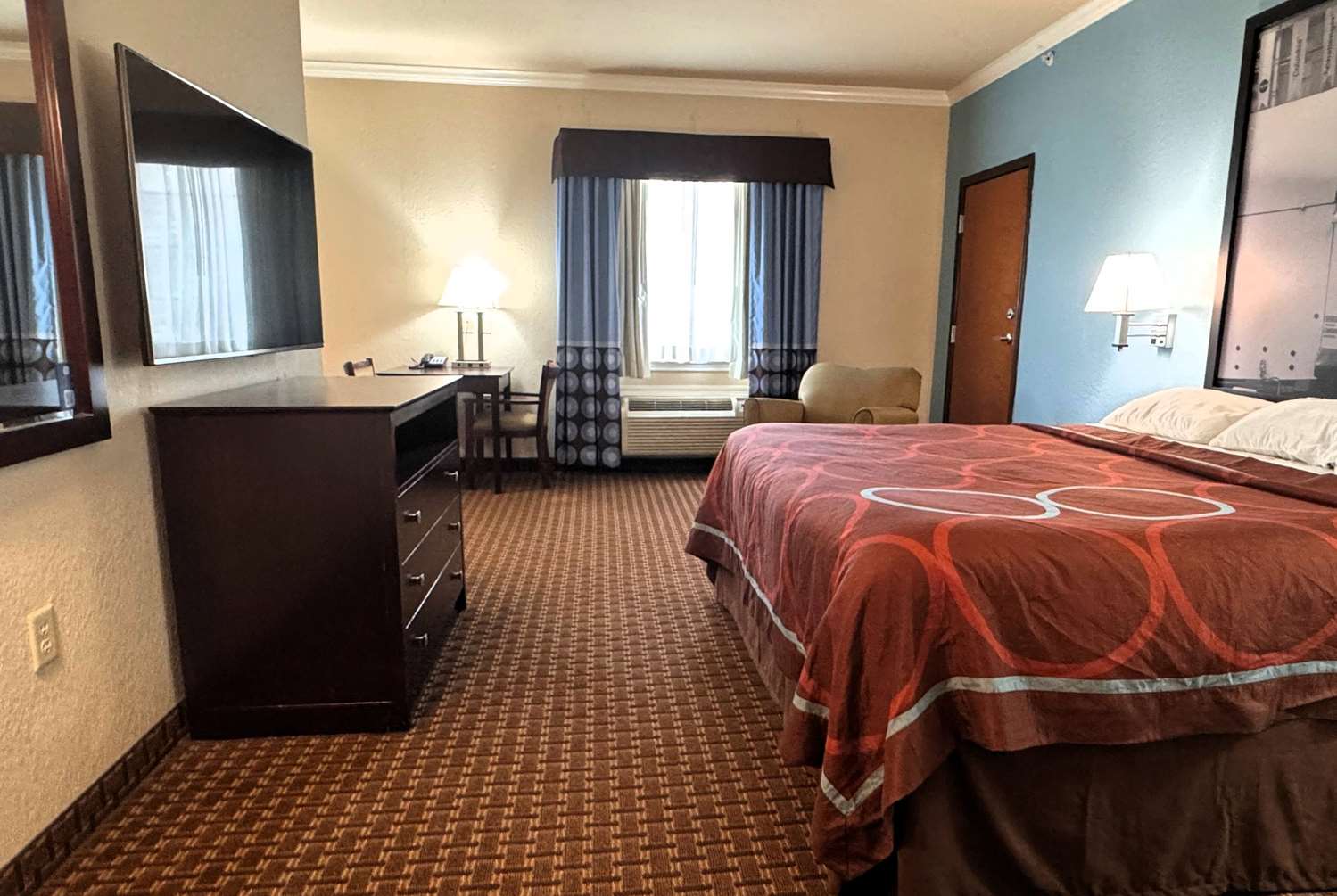 Super 8 by Wyndham IAH West/Greenspoint 8/31
