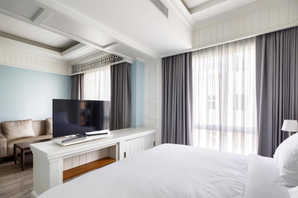 CONNECTING, PREMIER, SUITE, KING BED