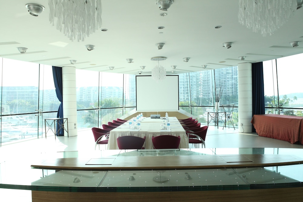 One 15 Marina Club 27/66