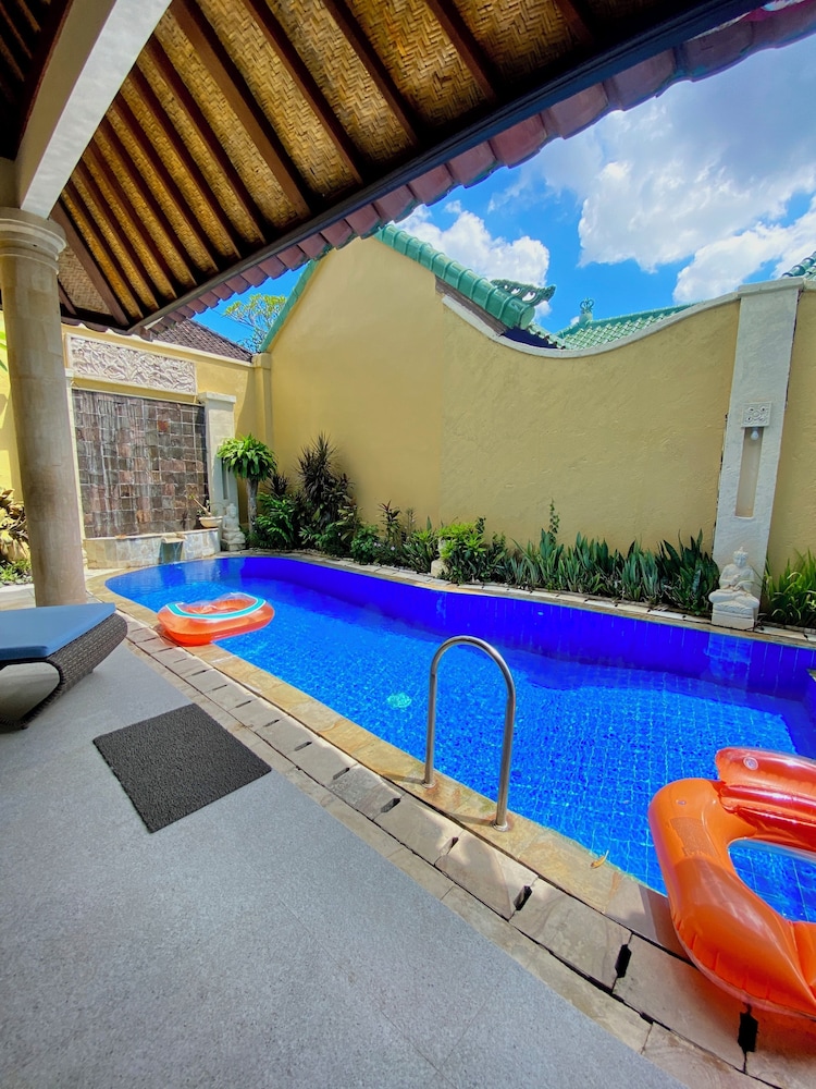 Emerald Villa 24/50