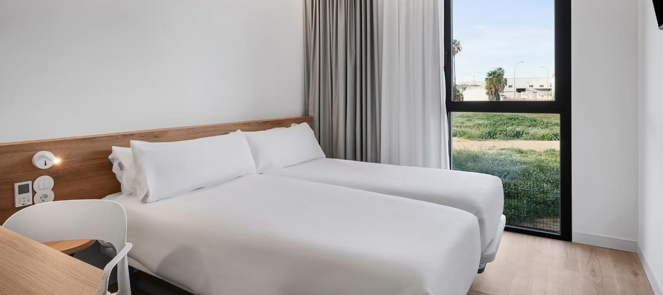 ROOM, TWIN BEDS