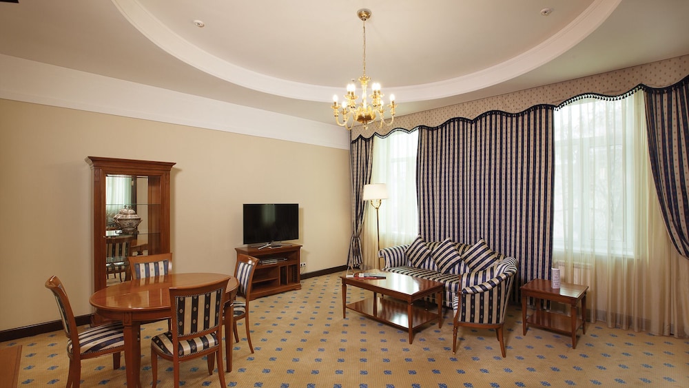 Grand Hotel Tien Shan 48/64