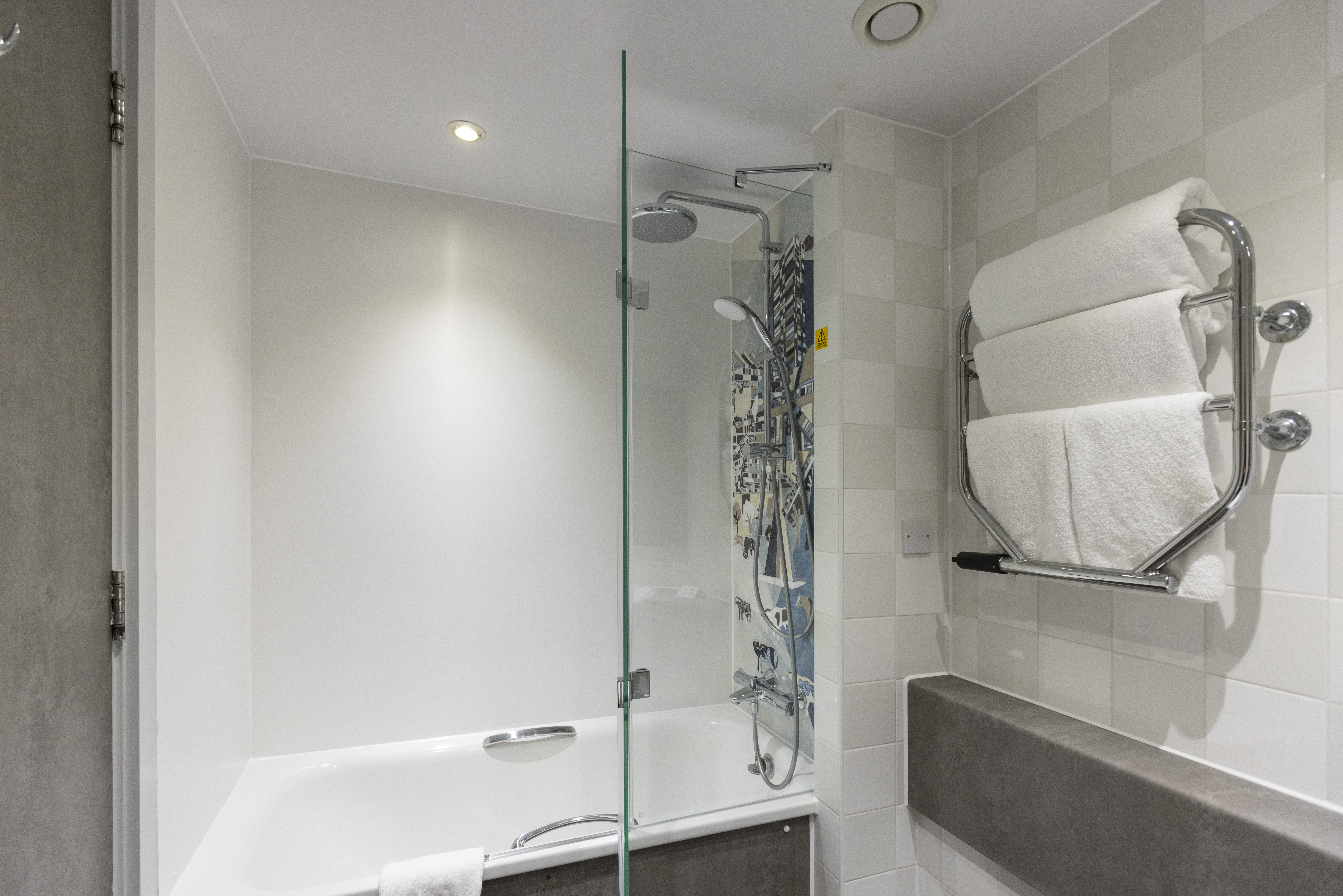 Holiday Inn Milton Keynes - Central 50/50