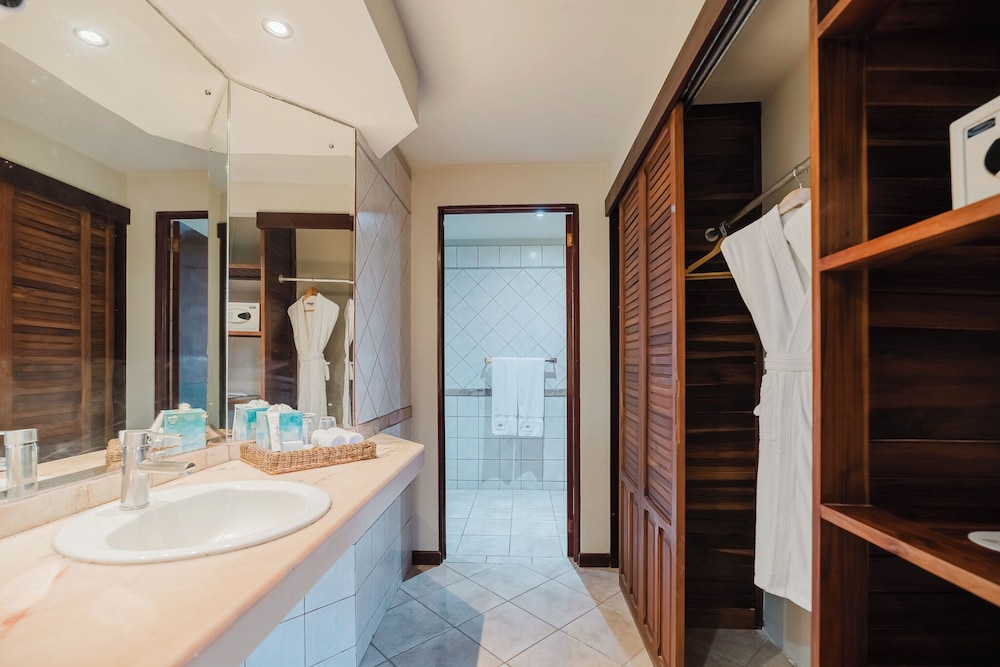 Papagayo Golden Palms Beachfront Hotel 65/65