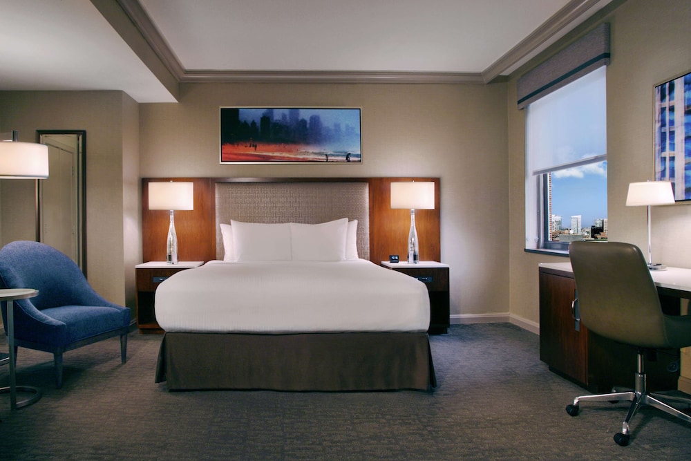 SUPERIOR, KING BED, HIGH FLOOR, ACCESSIBLE