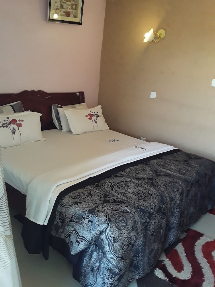 ROOM, TWIN BEDS
