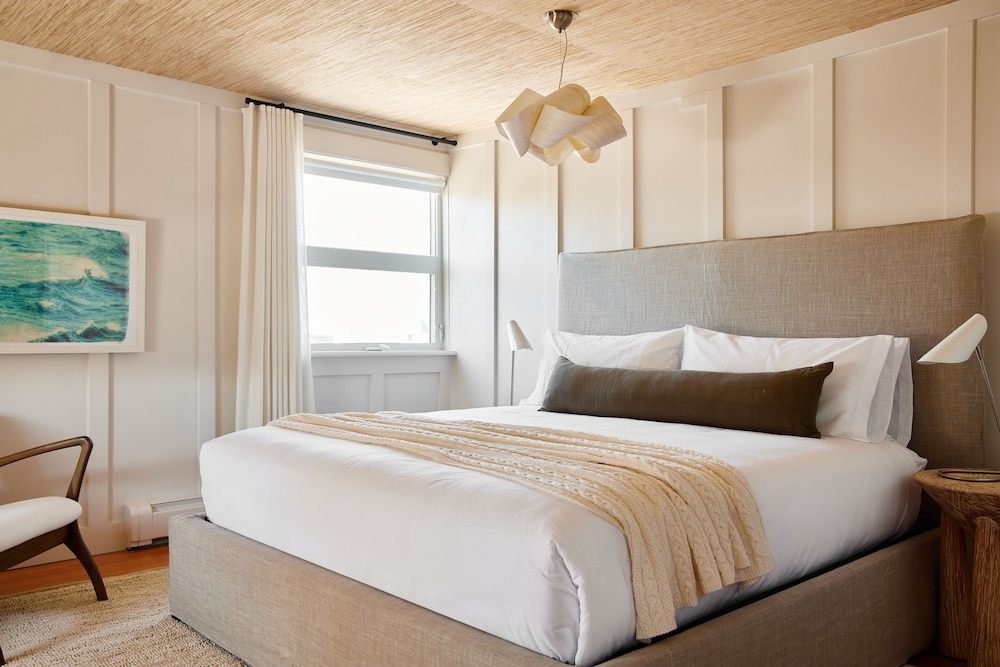 Block Island Beach House 9/50