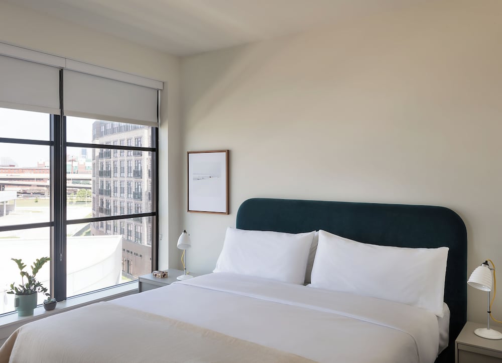 1 BEDROOM, APARTMENT, KING BED, BALCONY