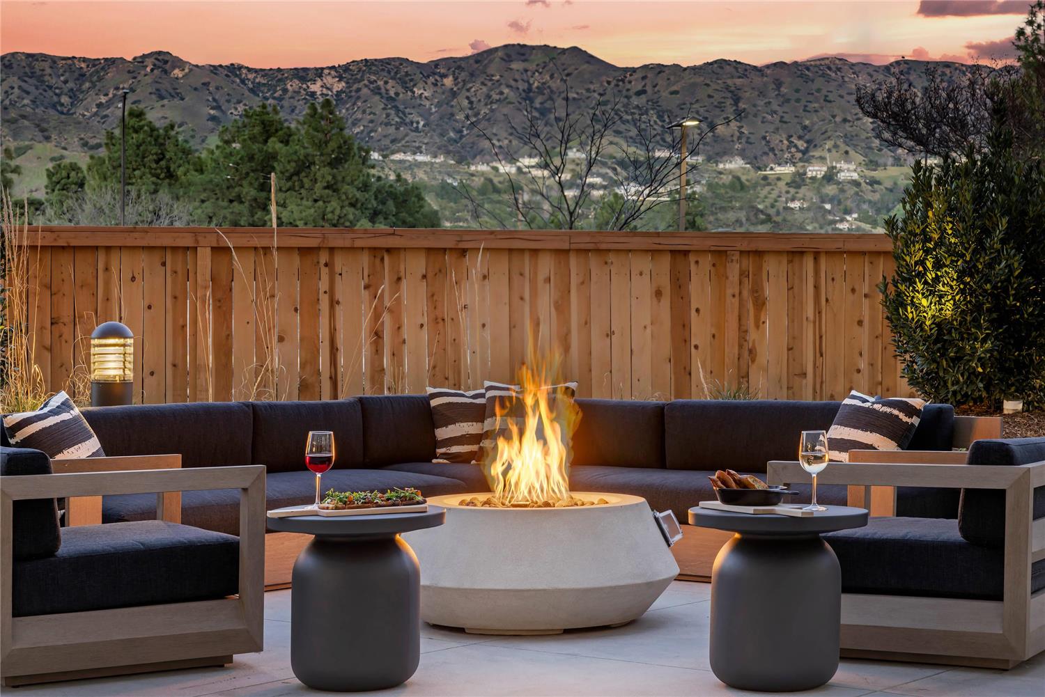 Cambria Hotel Burbank Airport 21/26