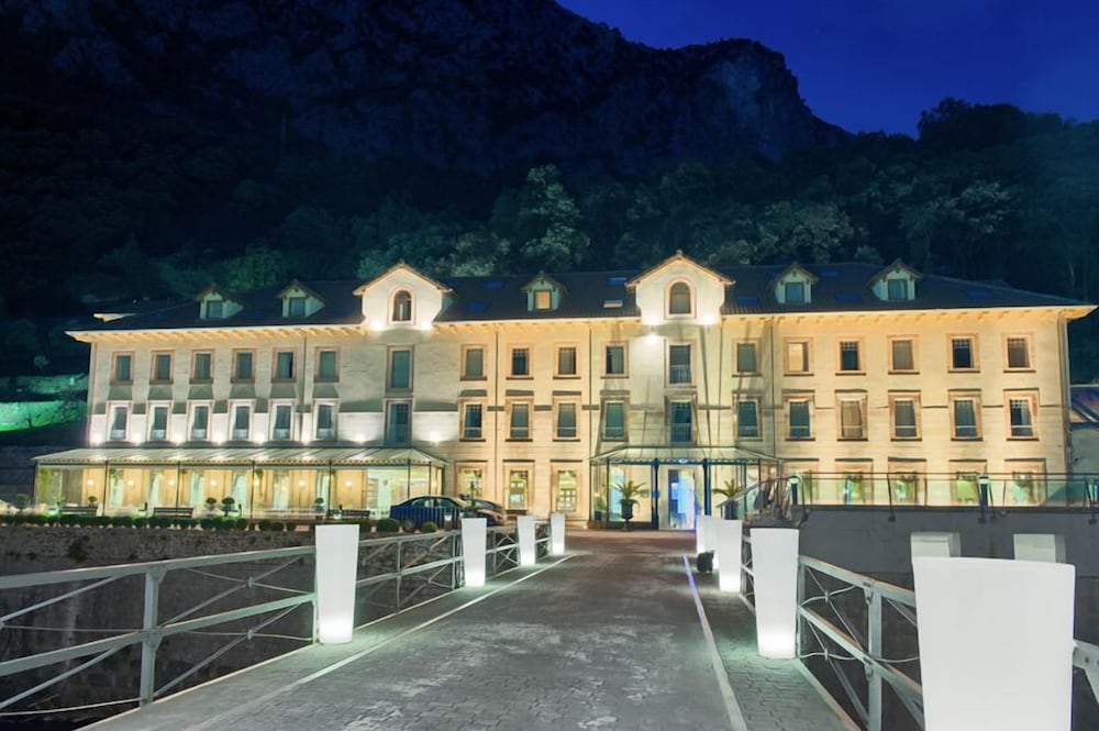 Hotel Balneario La Hermida 1/43