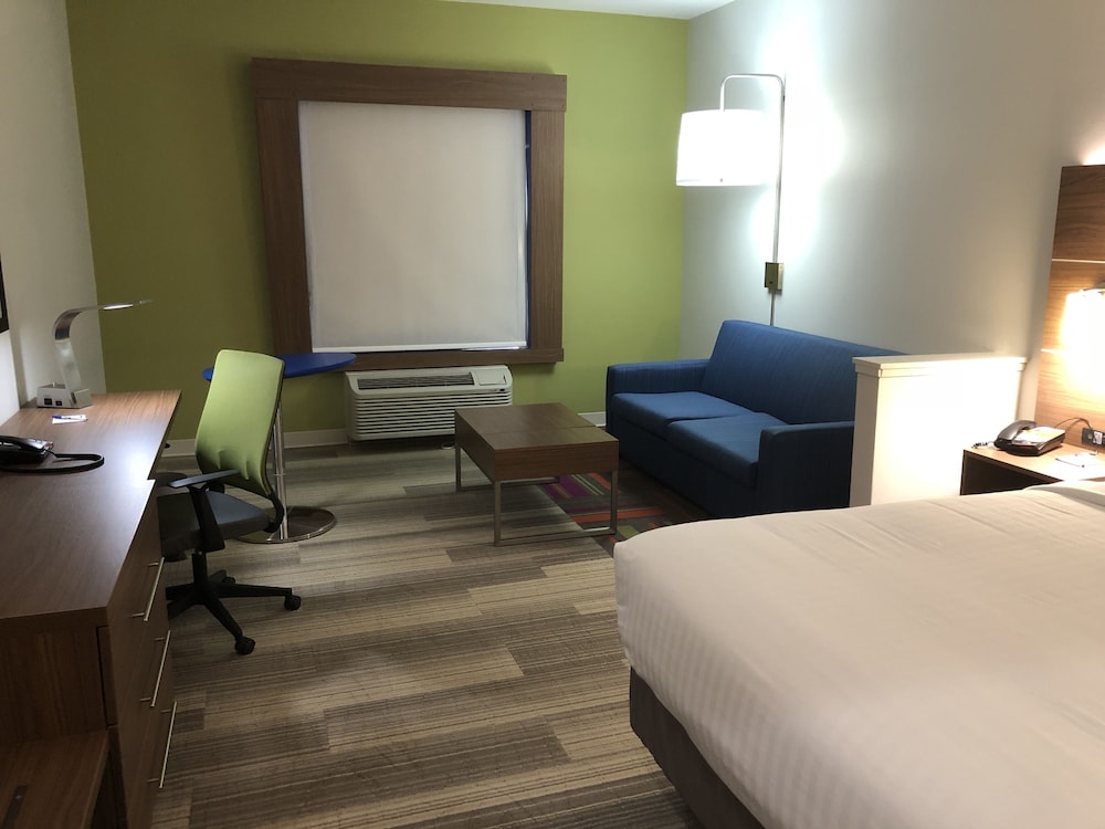 HOLIDAY INN EXPRESS PINEVILLE-ALEXANDRIA AREA 27/49