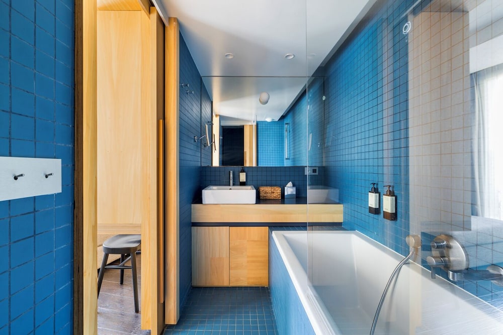 Big One, Twin Beds, Canal View، Le Citizen Hotel 4/4