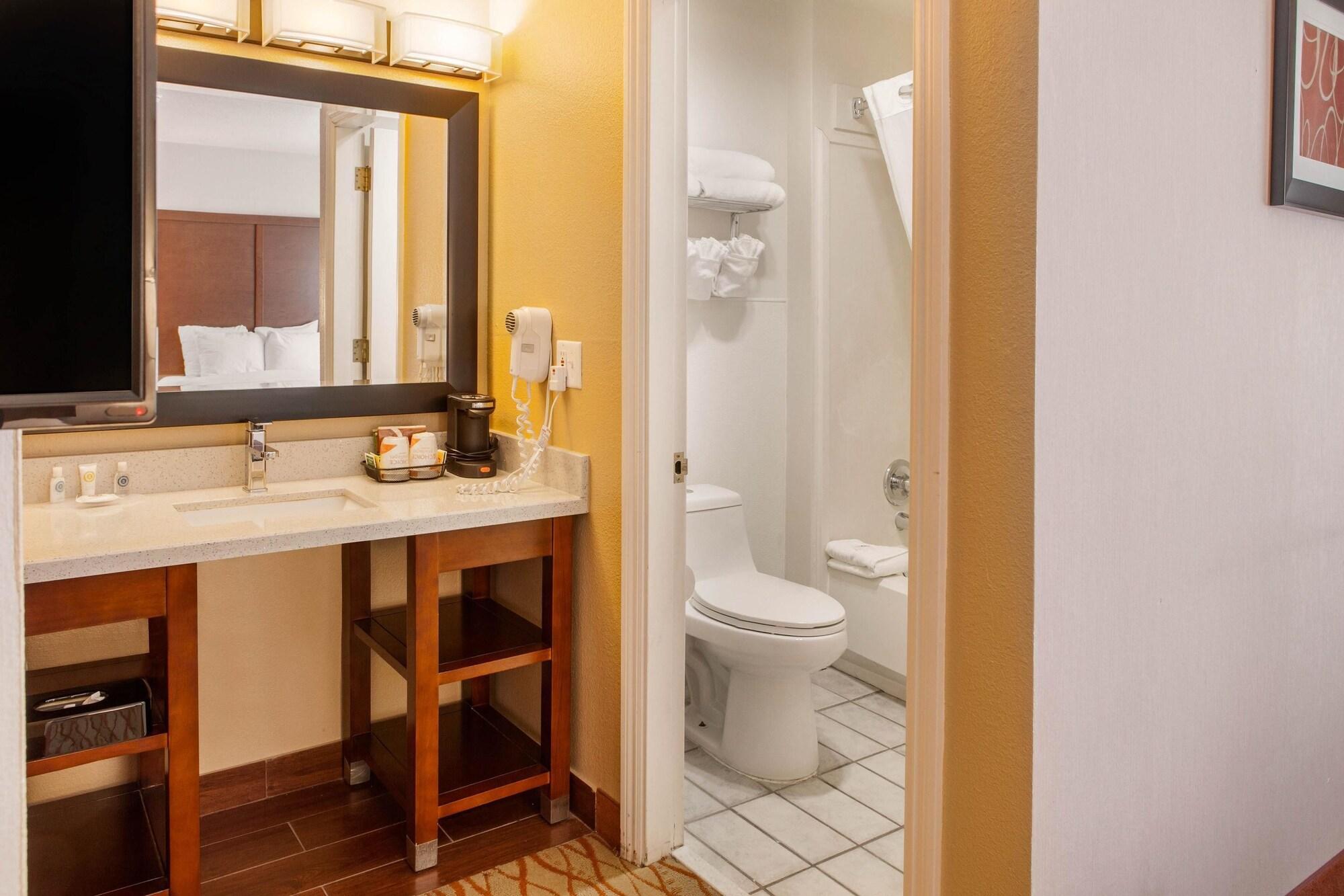 Deluxe, Multiple Beds، Comfort Inn Mount Shasta Area 7/8
