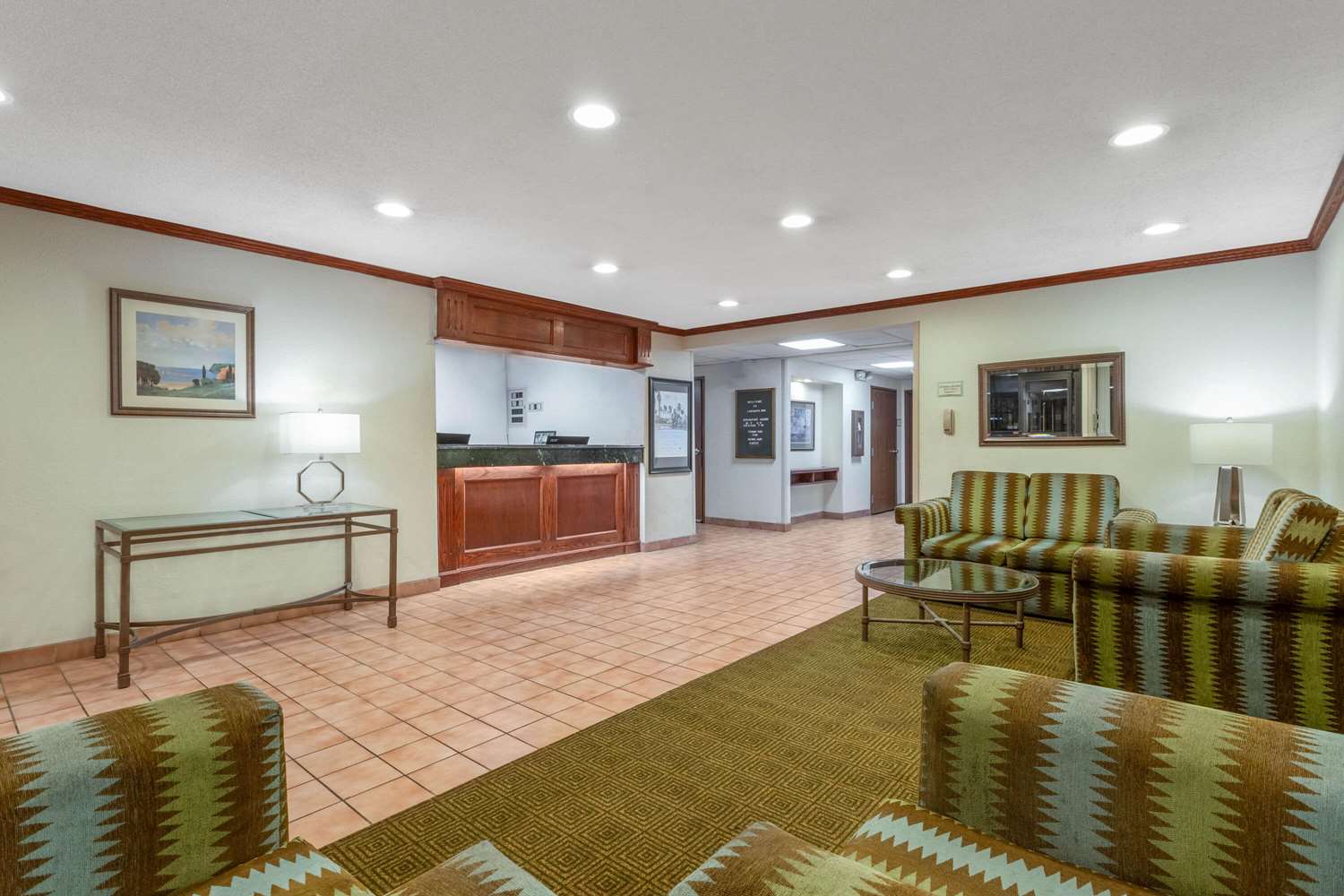 Norwood Inn & Suites by BlissPoint 21/38
