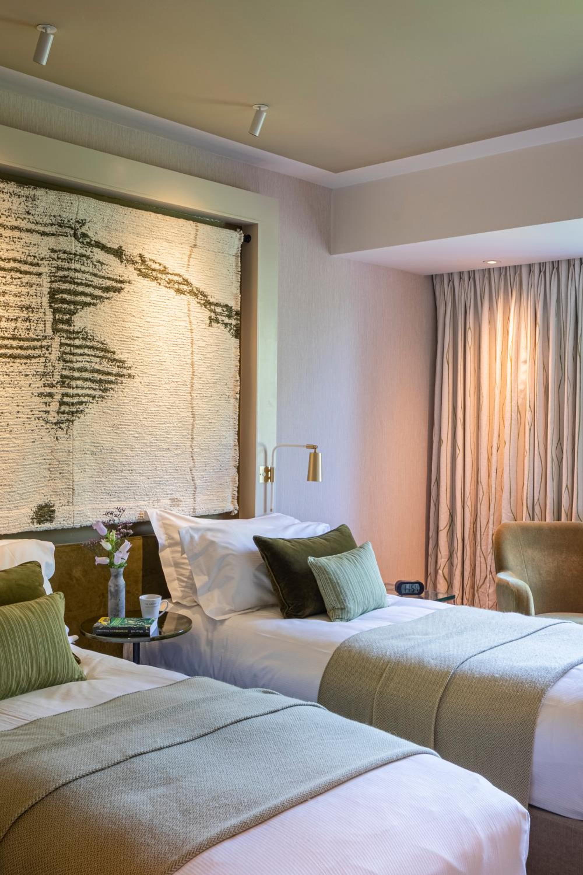 Classic, Twin Beds, West Wing