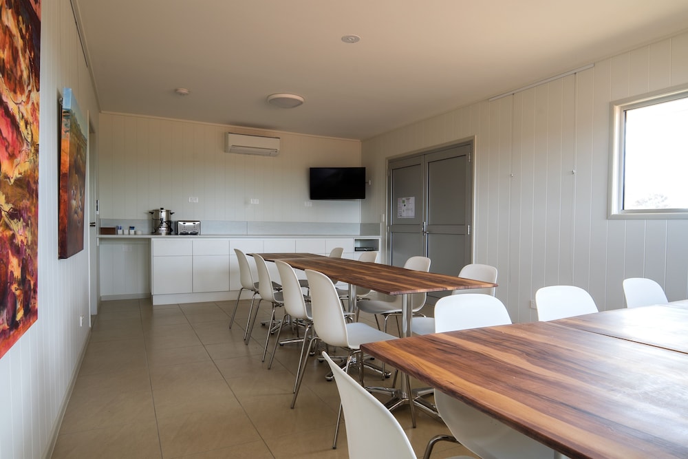 Cooper's Country Lodge 20/32
