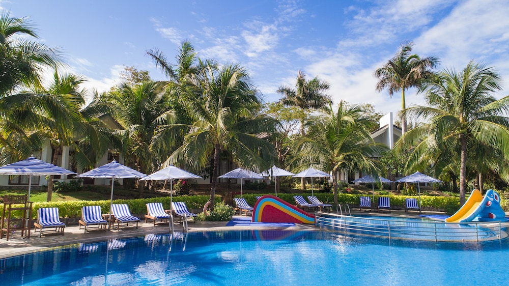 Carmelina Beach Resort 65/78