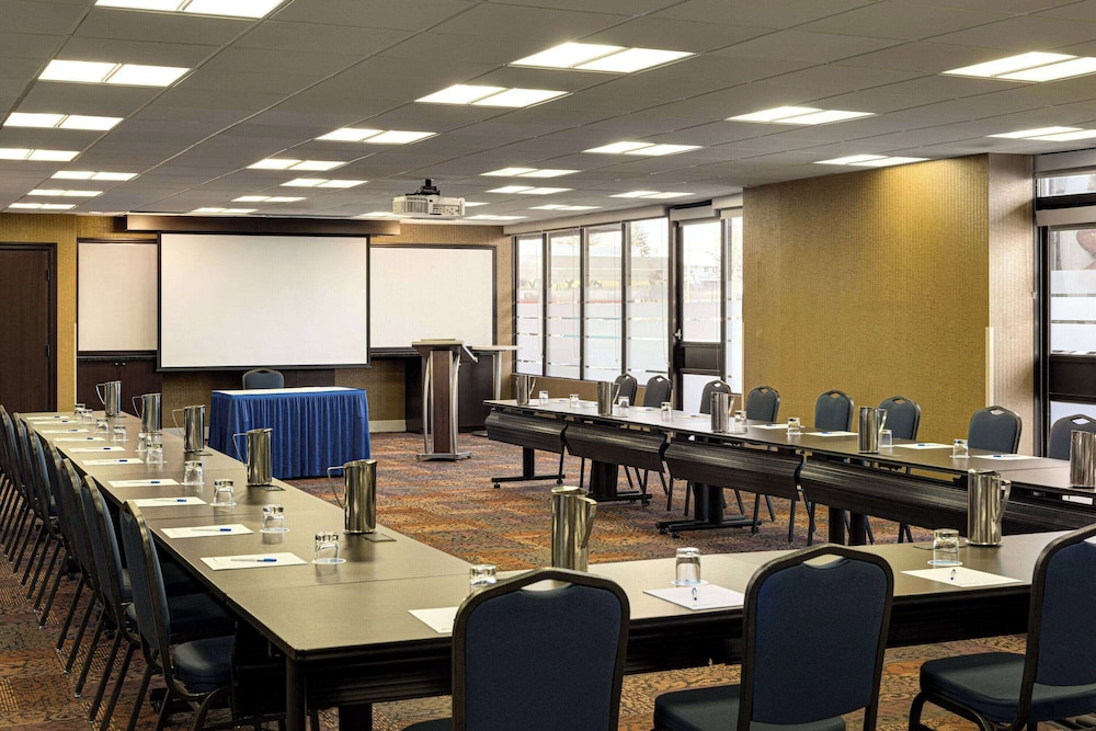 Wyndham Edmonton Hotel and Conference Centre 47/57