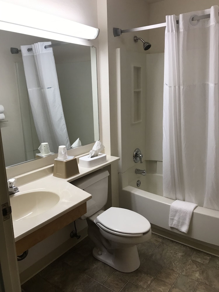 Super 8 by Wyndham Canonsburg/Pittsburgh Area 35/40