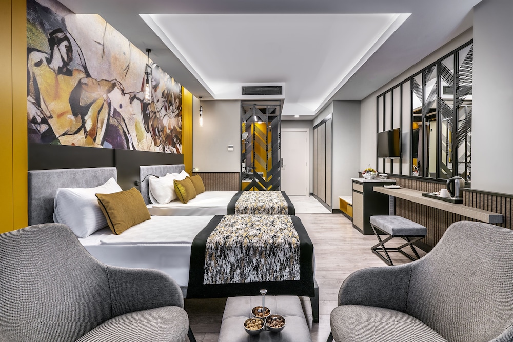 Arnor Deluxe Hotel And Spa 11/71