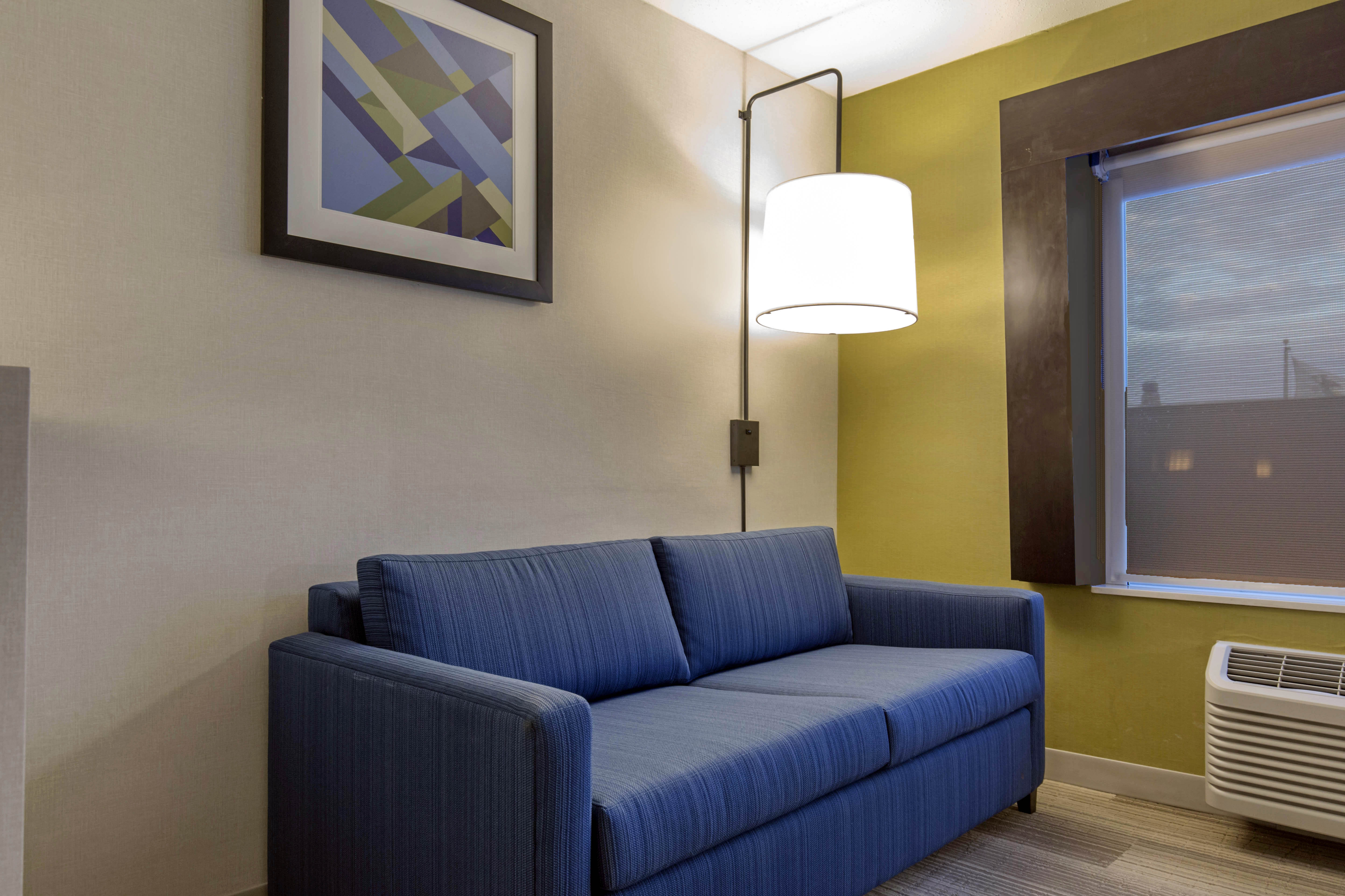 Holiday Inn Express and Suites Chicago West St Charles an IHG Hotel 49/72