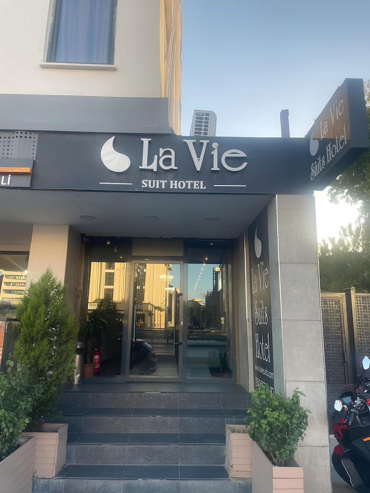 La Vie Suit Otel 1/28