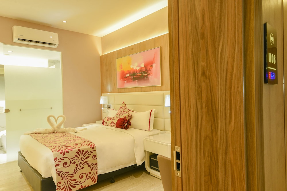 Red Hotel Cubao 23/64