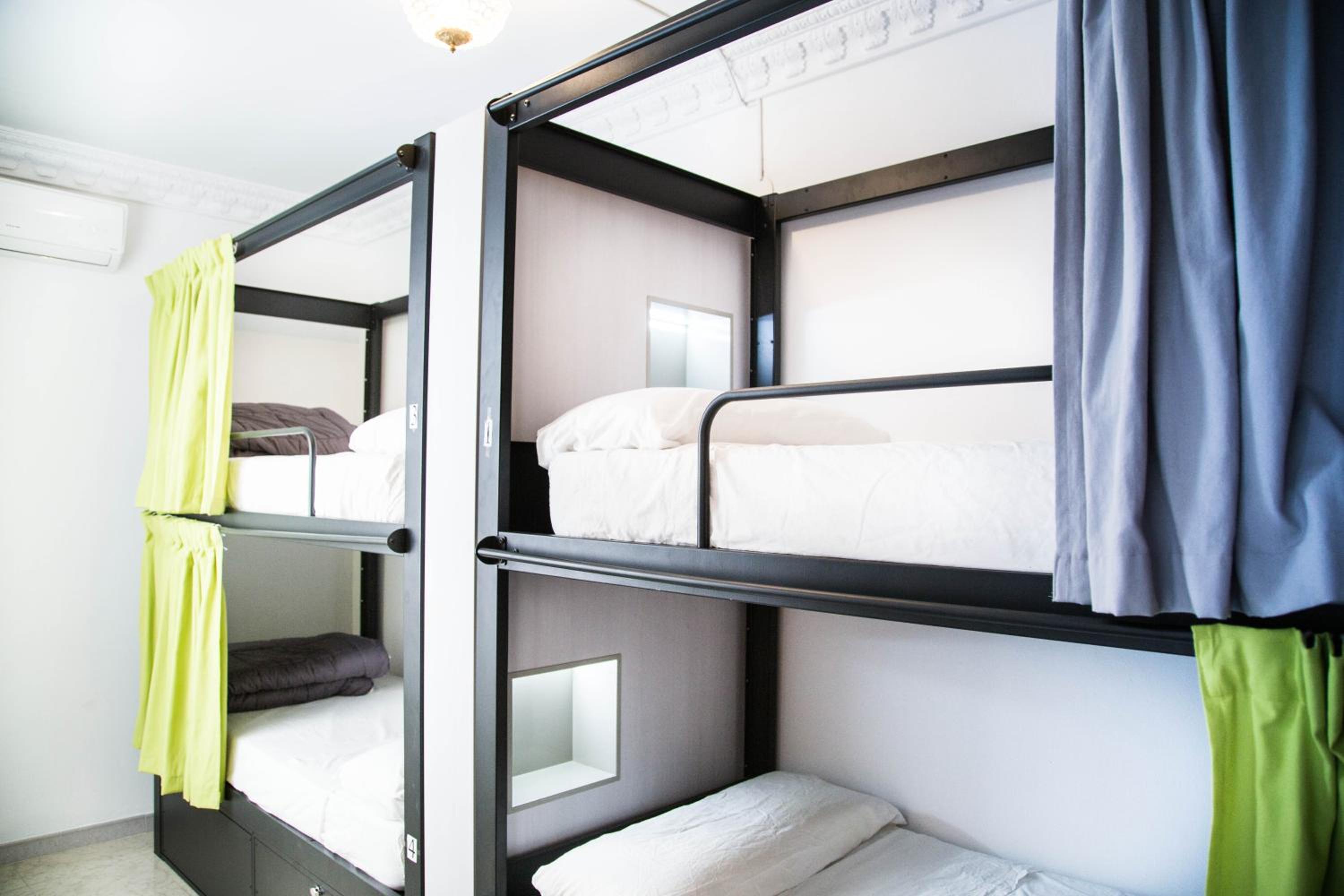 MIXED DORM, 8 BEDS, SHARED BATHROOM