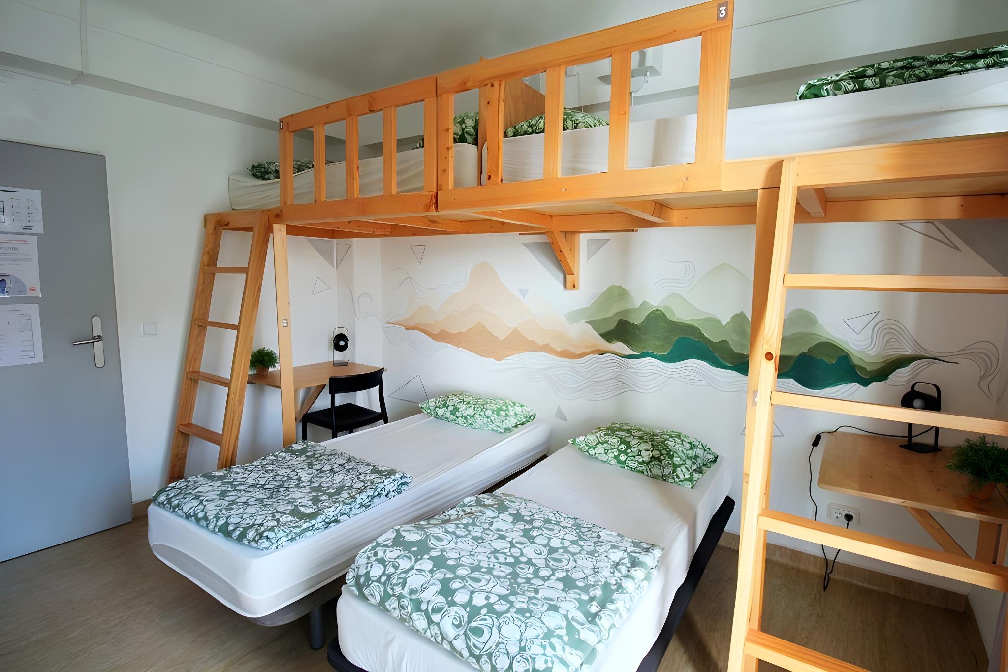 Female Dorm, 4 People