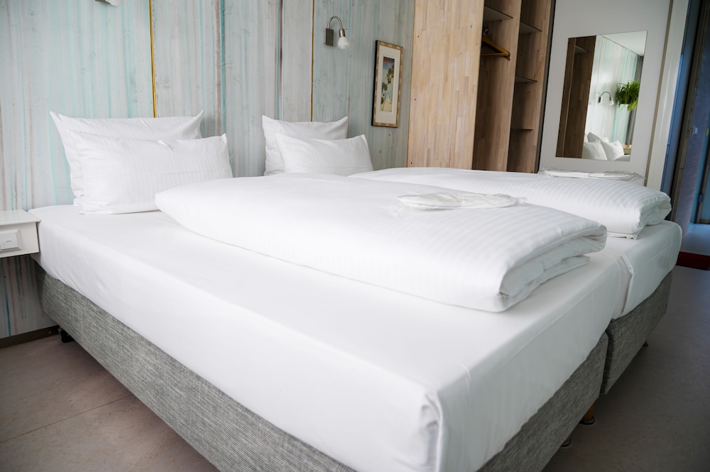 Abalon Hotel Ideal 9/50