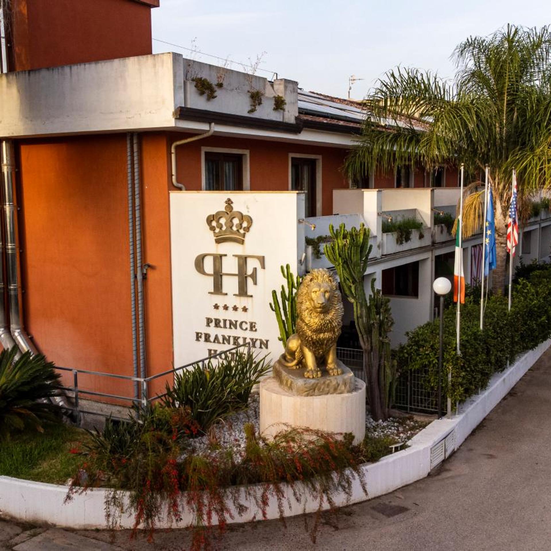 Prince Franklyn Hotel 5/55