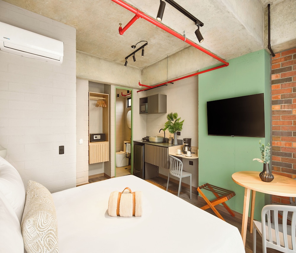 Urbit Social Lofts 20/35
