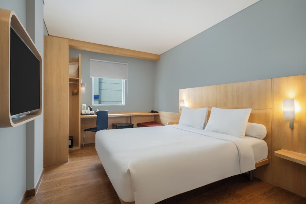Ibis Jakarta Senen 18/56