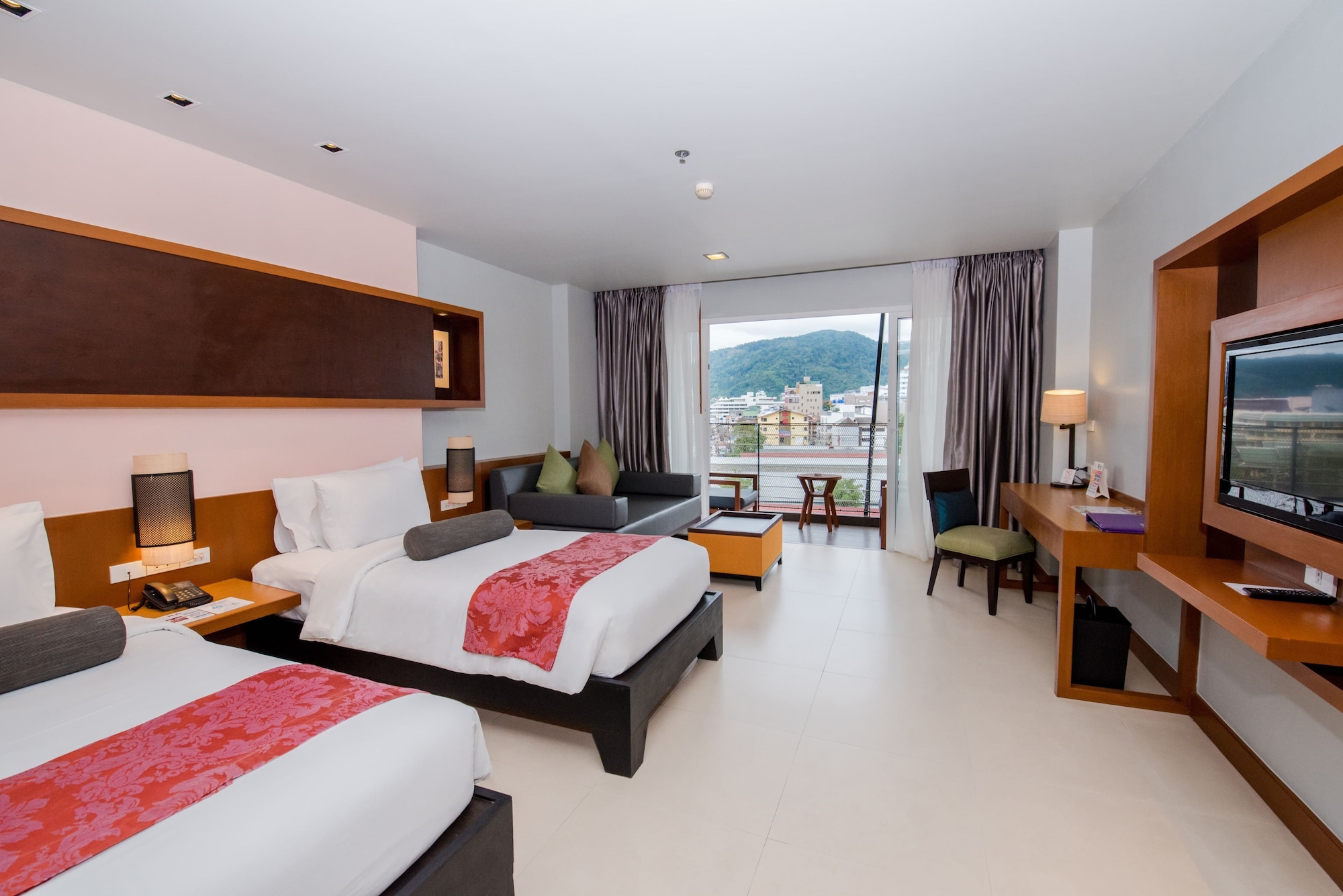 DELUXE, KING BED