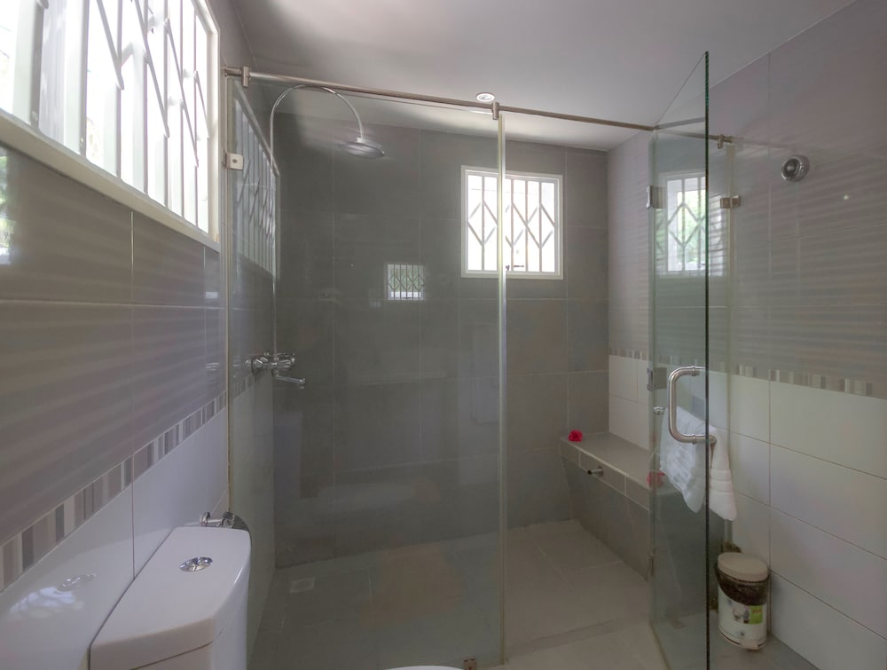 SURFERS SELF CATERING CHALETS 29/31