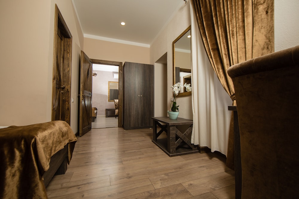 Passage Boutique Hotel 65/78