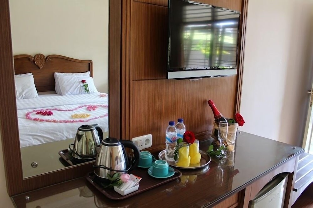 Hotel Besar Purwokerto 30/50