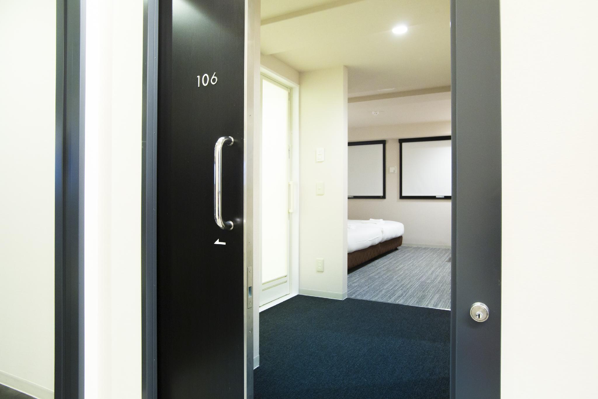 Universal, Deluxe, Suite, Twin Beds, No View, Accessible