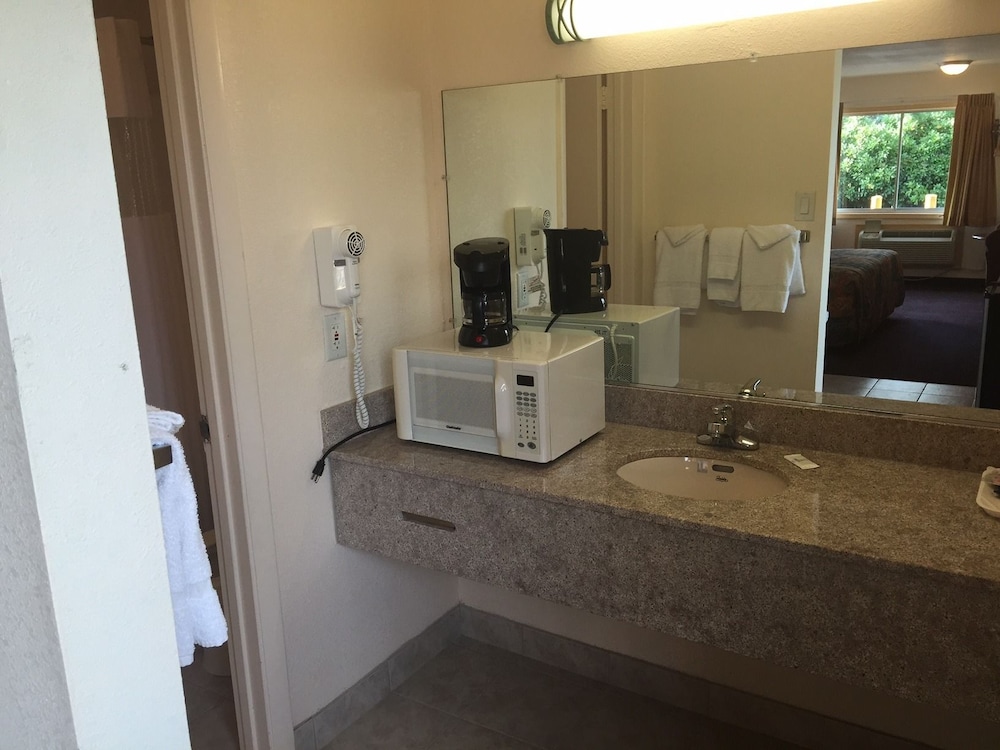 Belmont Inn Suites 14/22