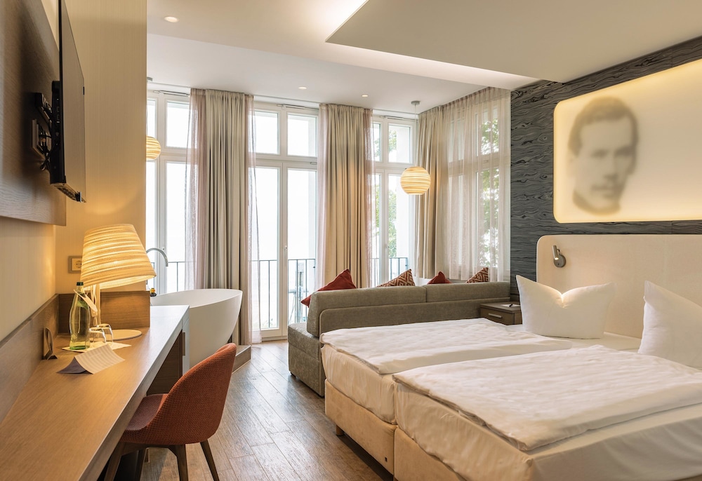 Junior Suite, Studio, Queen Bed, Ocean Front
