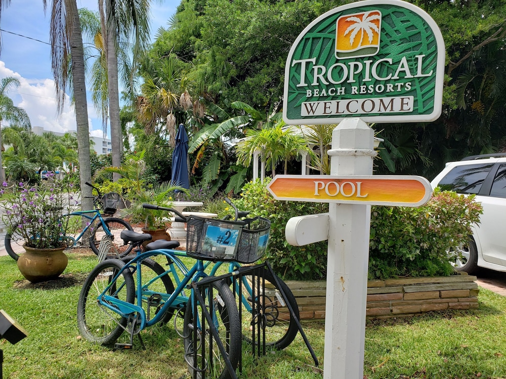 Tropical Beach Resorts 70/79