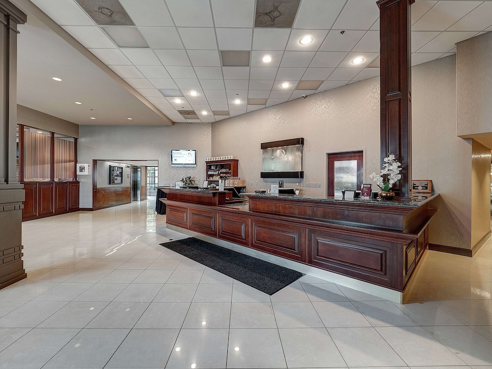 Lobby at Doubletree By Hilton Bloomington, BLOOMINGTON - IL