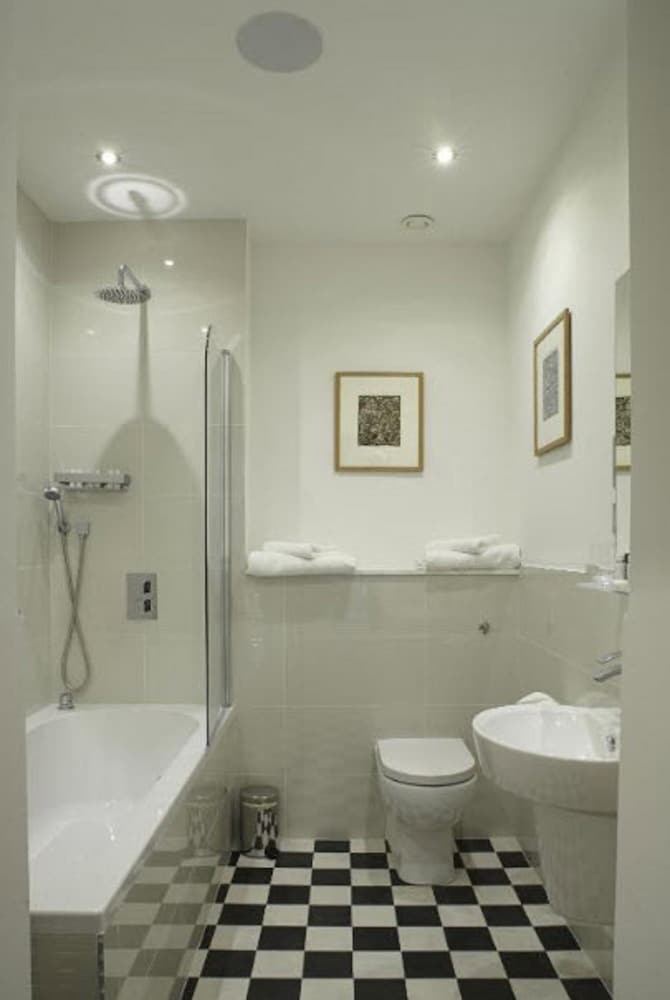 24 Royal Terrace 47/50