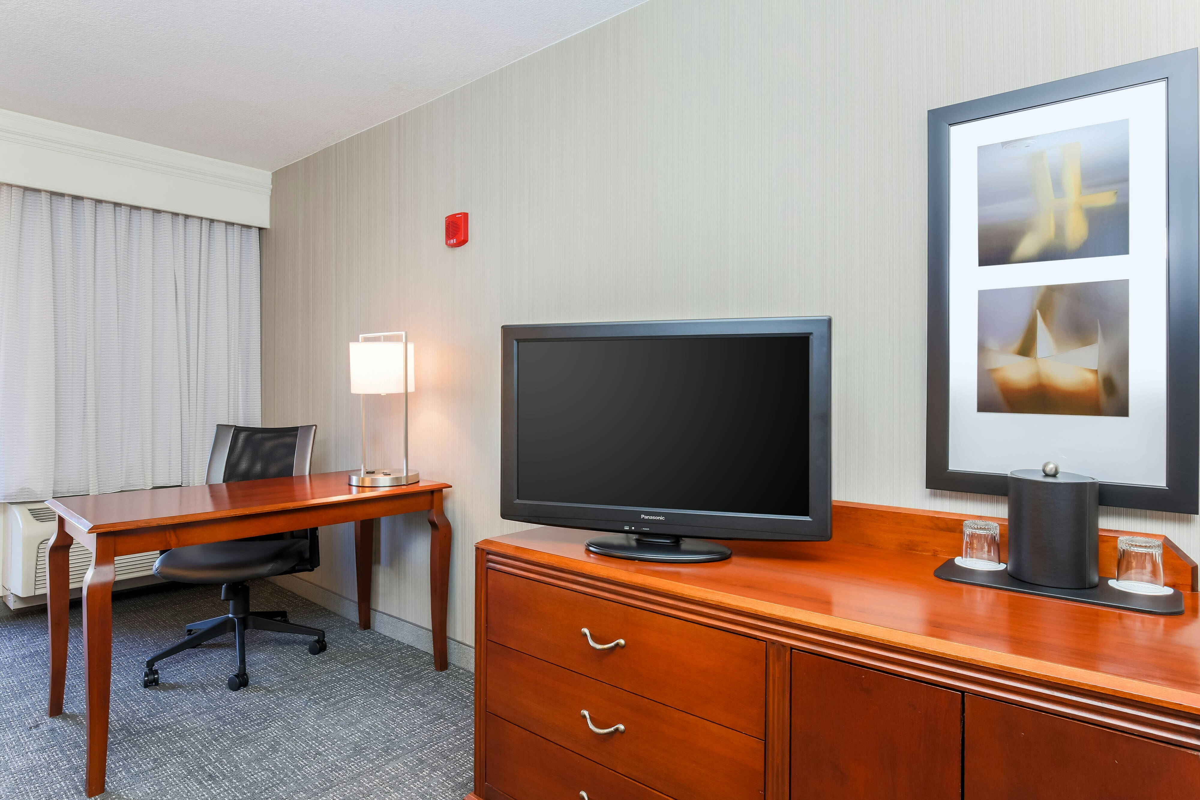Courtyard by Marriott Roseville Galleria Mall/Creekside Ridge Drive 26/28